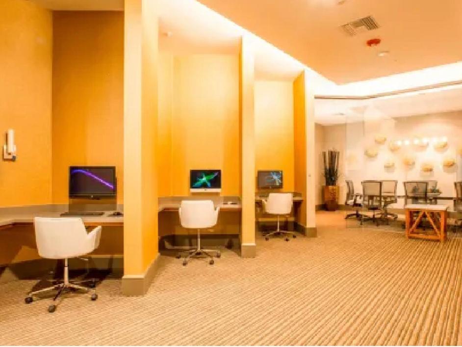 Apartment A-class Luxury 2 Bedrooms Apt In Woodland Hills Ca