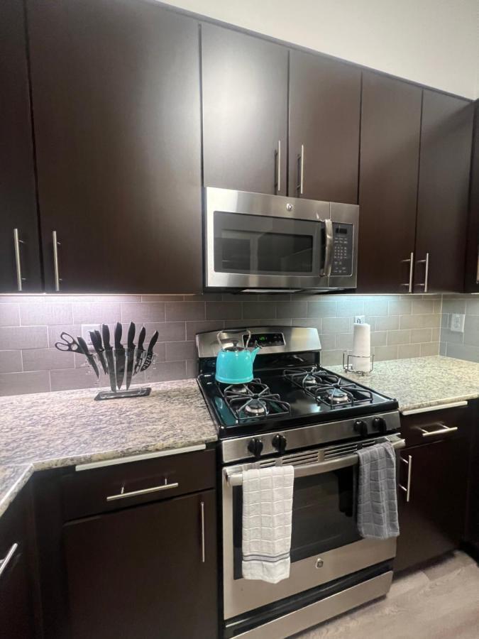 Apartment A-class Luxury 2 Bedrooms Apt In Woodland Hills Ca